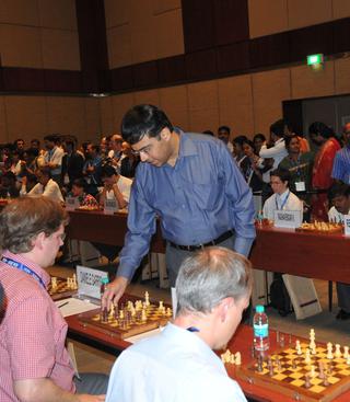 Viswanathan Anand mesmerises beyond the squares too