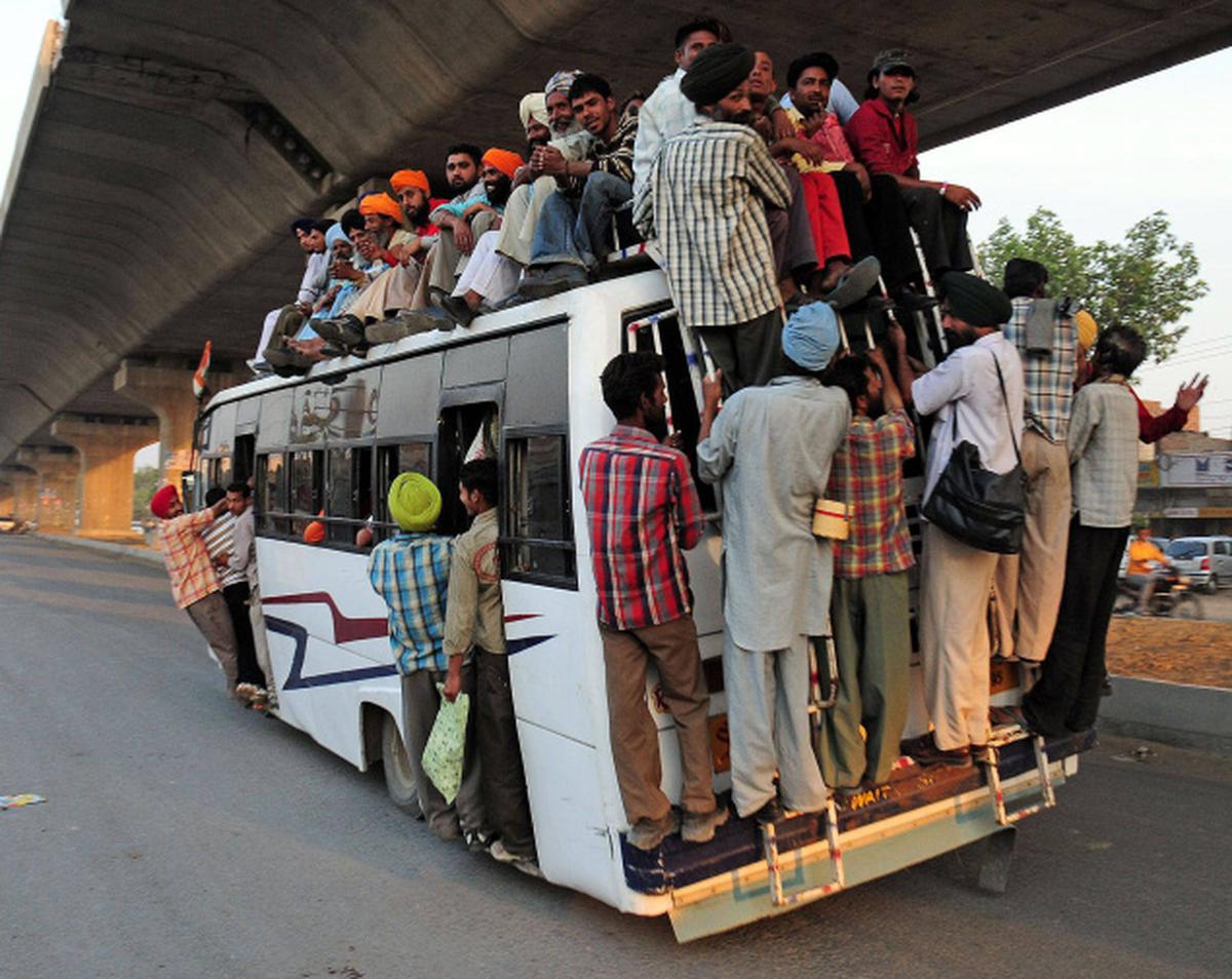 Переполненный автобус в Индии