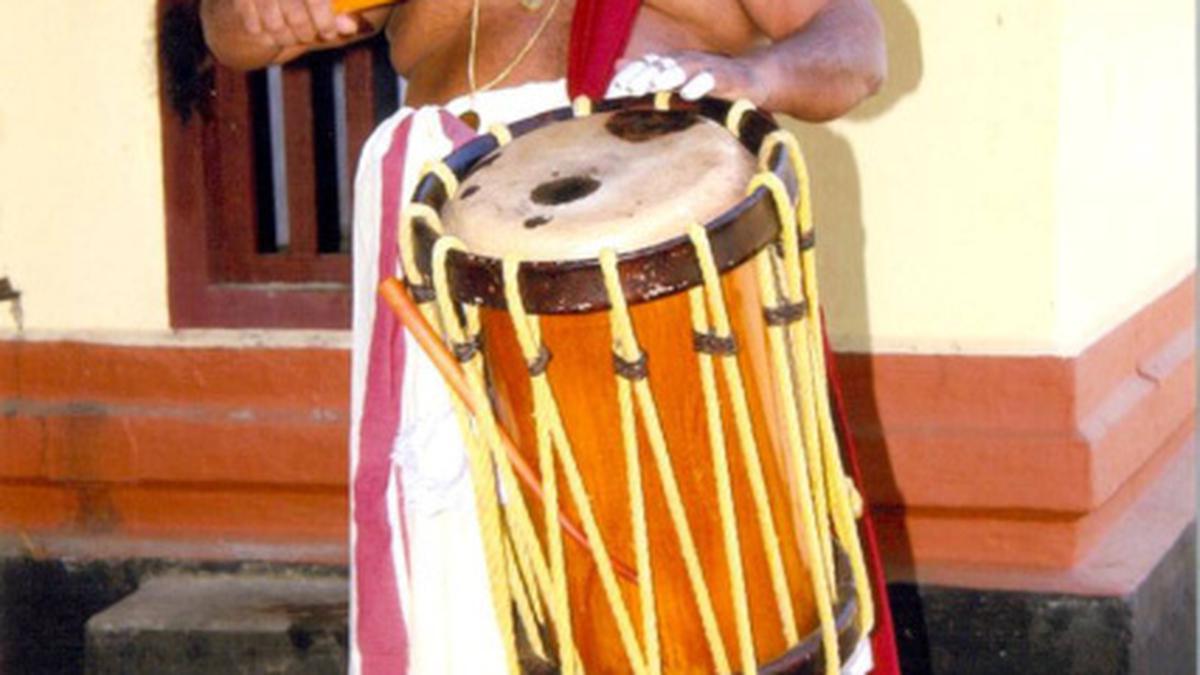 Sri Guru Chenda Musical Drum Vector Stock Vector (Royalty Free) 1974839171  | Shutterstock