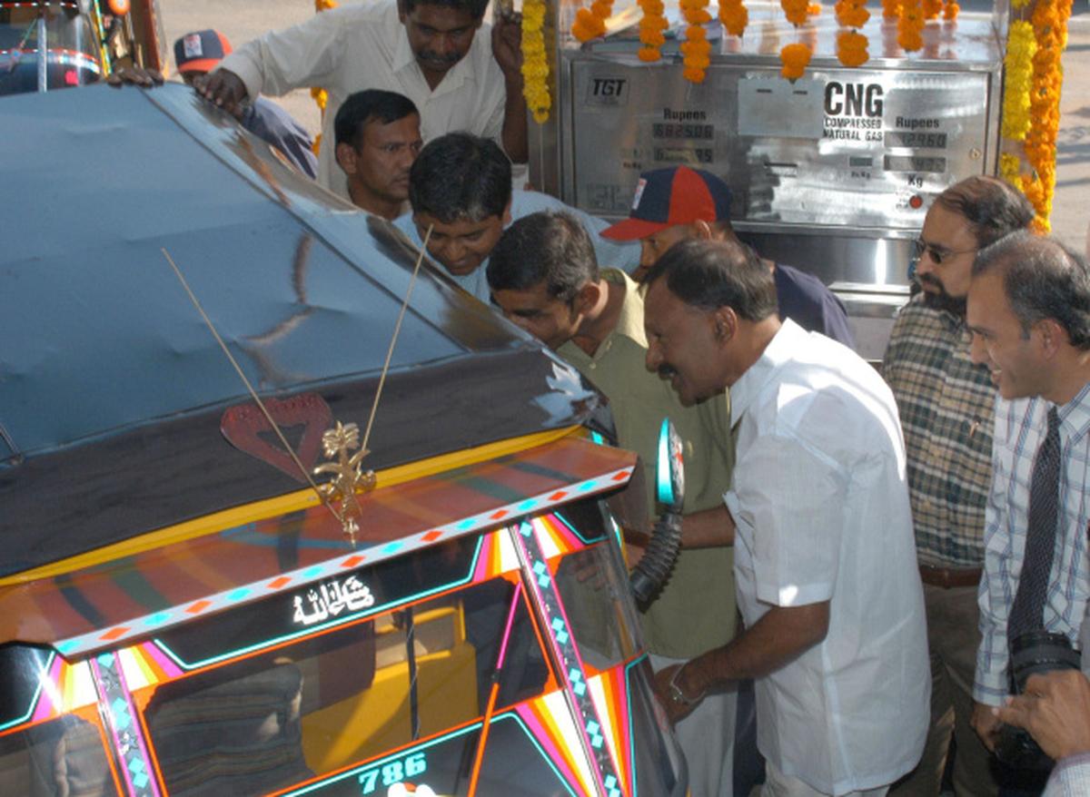 Plan to set up 1,000 gas filling stations across India in 3 yrs - The Hindu