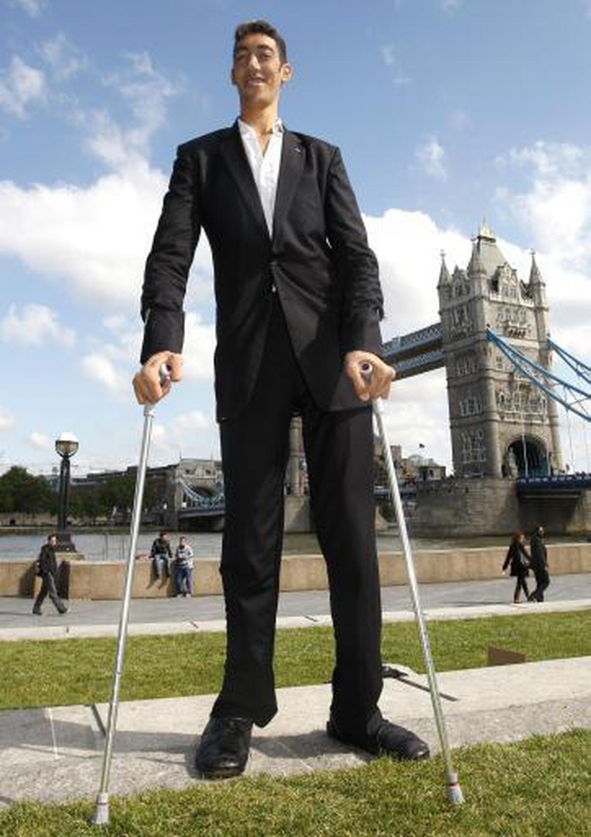 World's tallest man looking for love - The Hindu