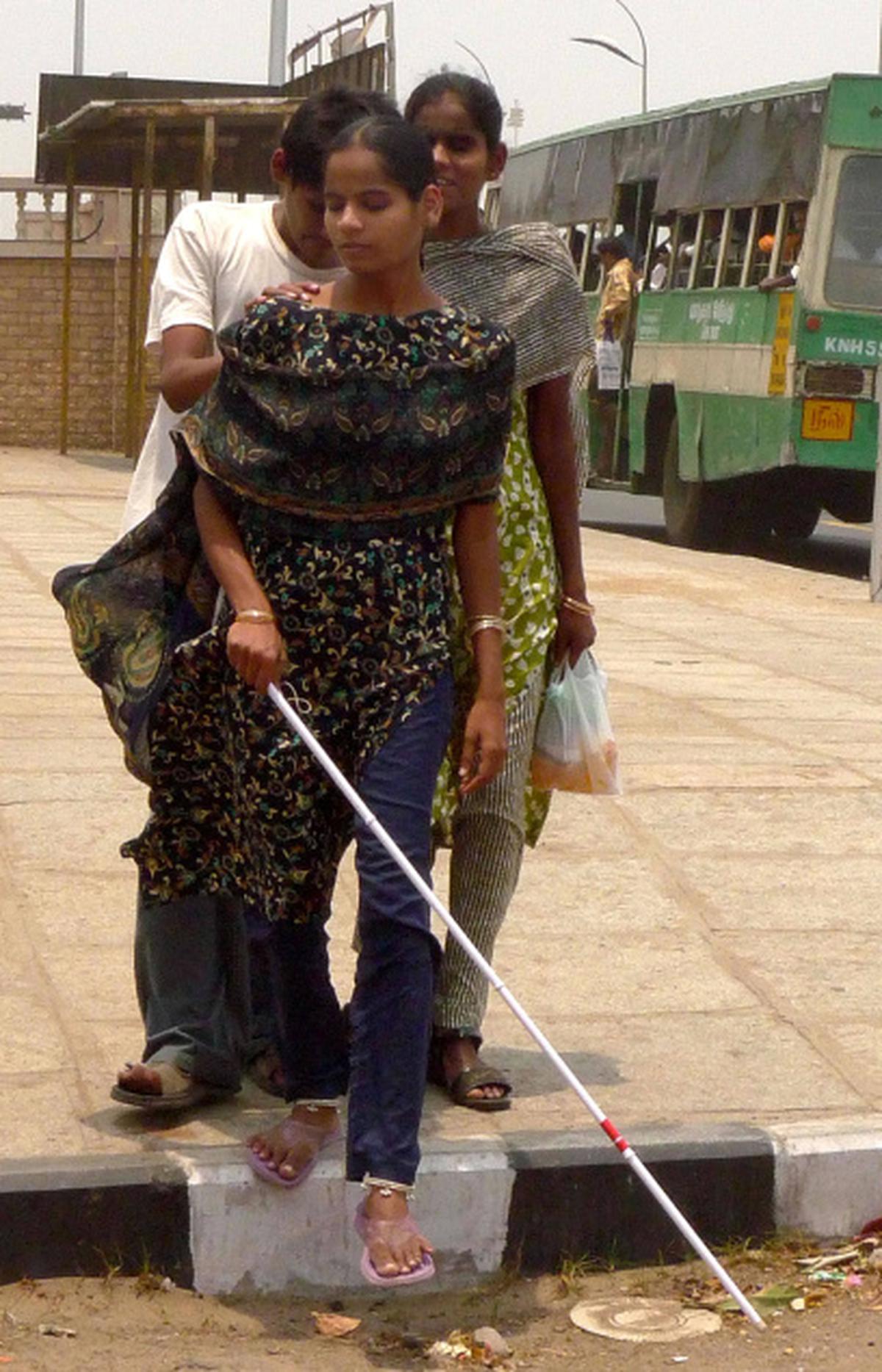 How blind people fearlessly cross busy roads - The Hindu