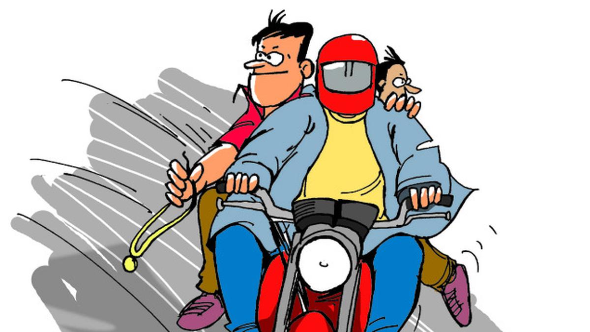 Employees foil armed heist at jewellery shop in Bengaluru, 2 injured