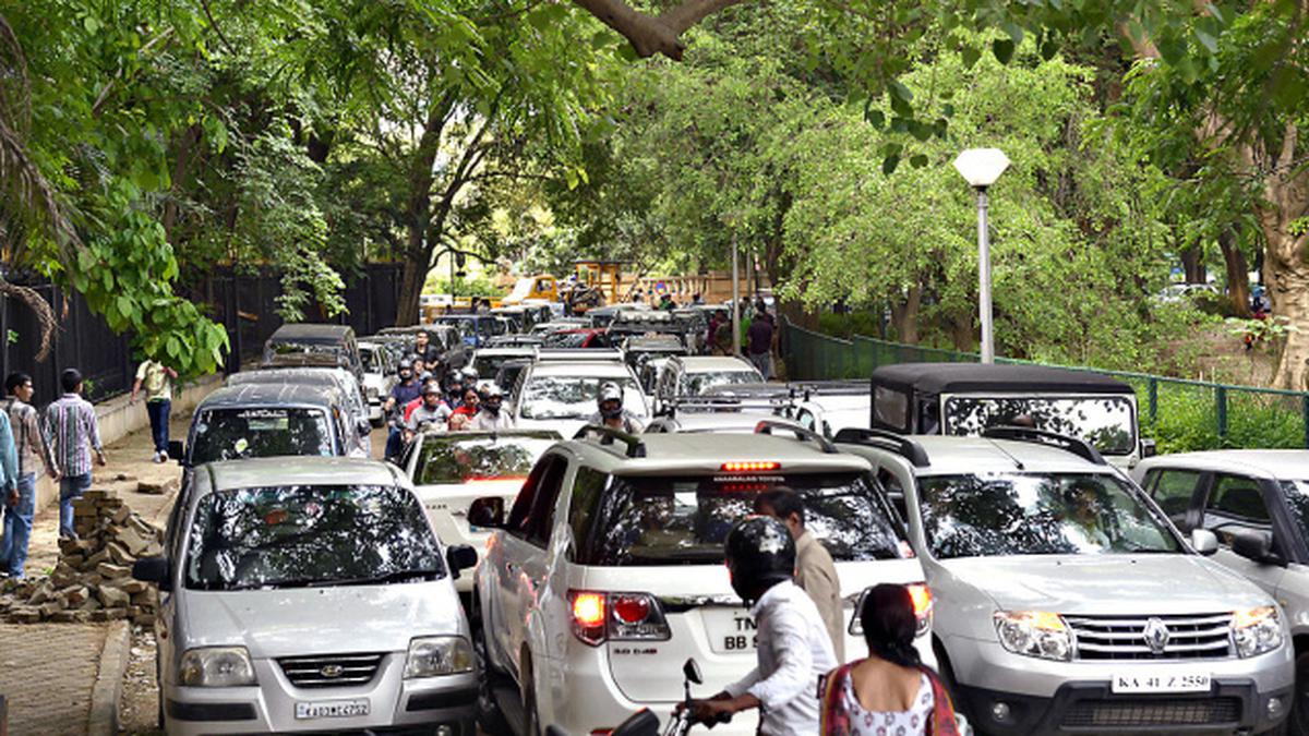 Horticulture Department to consult Cubbon Park conservation committee after HC registrar writes about parking arrangements