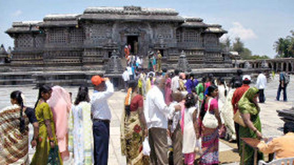 Belur rathotsava: Bajrang Dal activists oppose recitation of excerpts from Quran