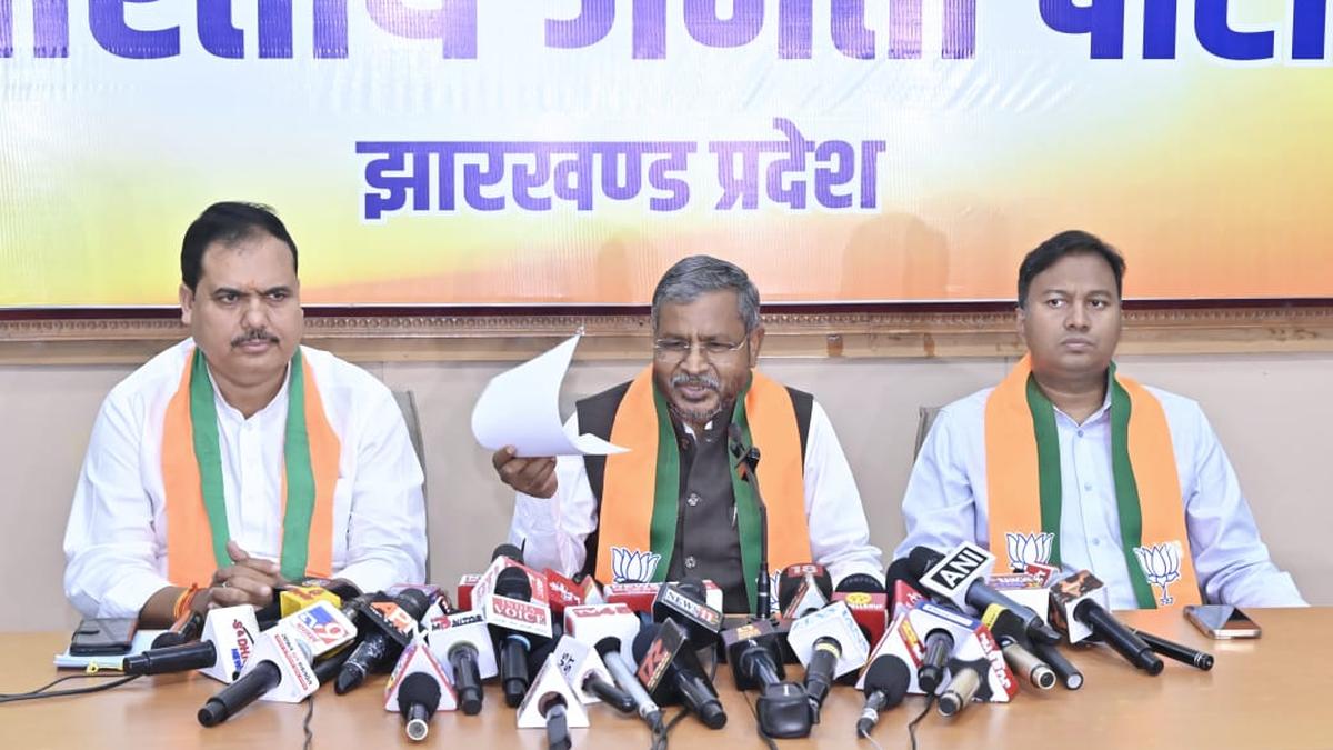 mixed marandi slams cm soren for allowing anurag gupta to continue as jharkhand dgp