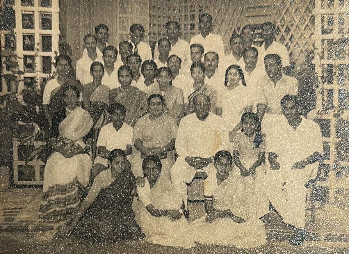 Medical exhibition volunteers with Dr Philips at Dasaprakash hotel in 1957.