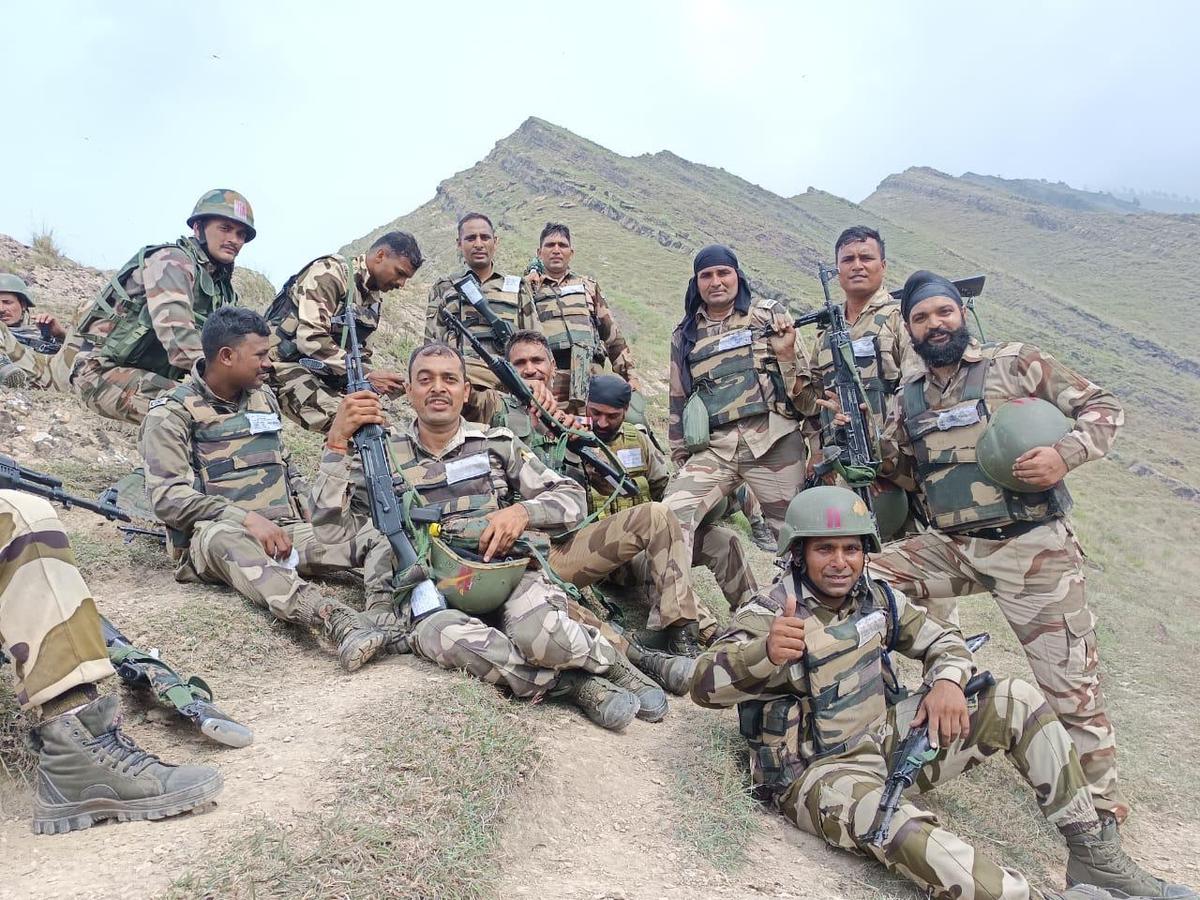 For the first time, the CISF is conducting training at Indian Army formations in the Kashmir Valley, the official said. Photo credit: X/@CISFHQrs For the first time, the CISF is conducting training at Indian Army formations in the Kashmir Valley, the official said. Photo credit: X/@CISFHQrs