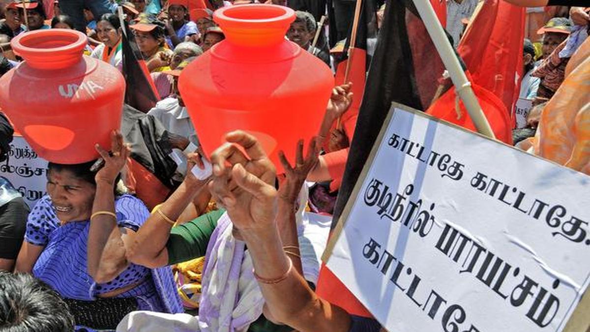 Protest against poor water supply - The Hindu