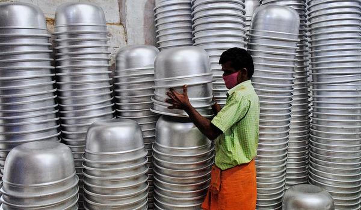 Raw materials and labour, major challenges for vessel manufacturers