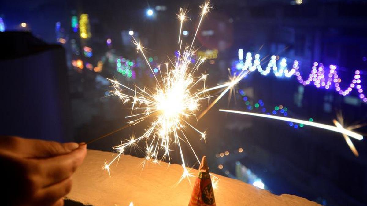As Delhi enters Deepavali season, govt. yet to issue orders to enforce its ban on firecrackers