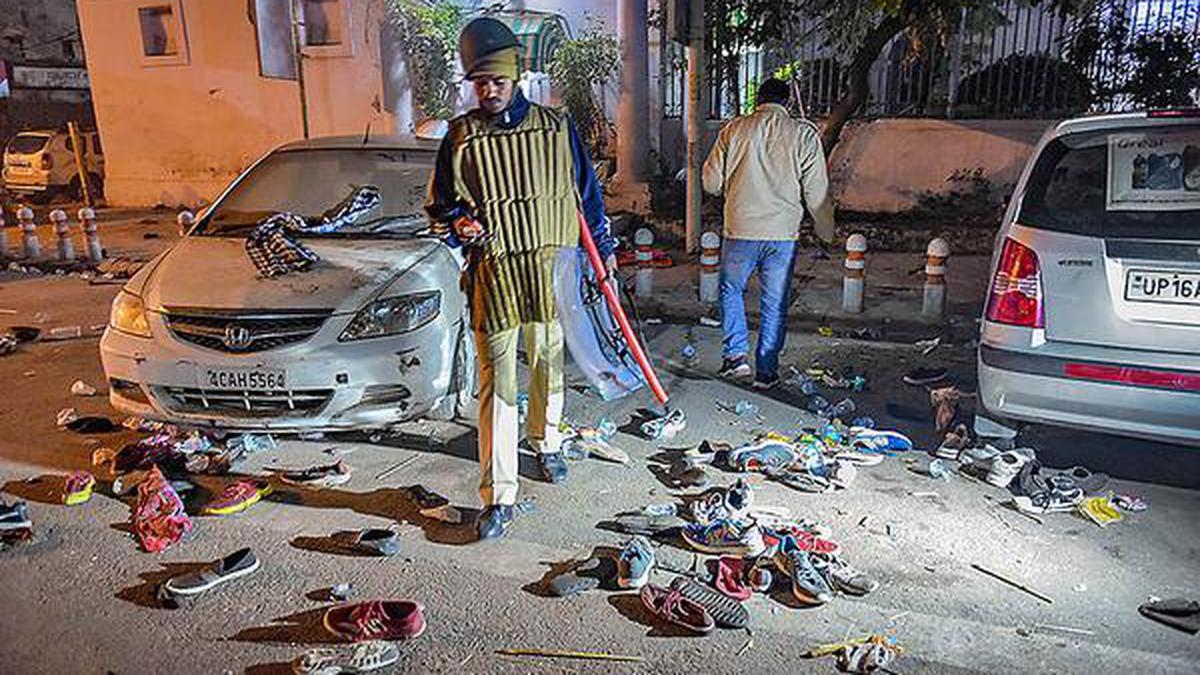 40 detained near Delhi's Daryaganj police station as protest turns violent