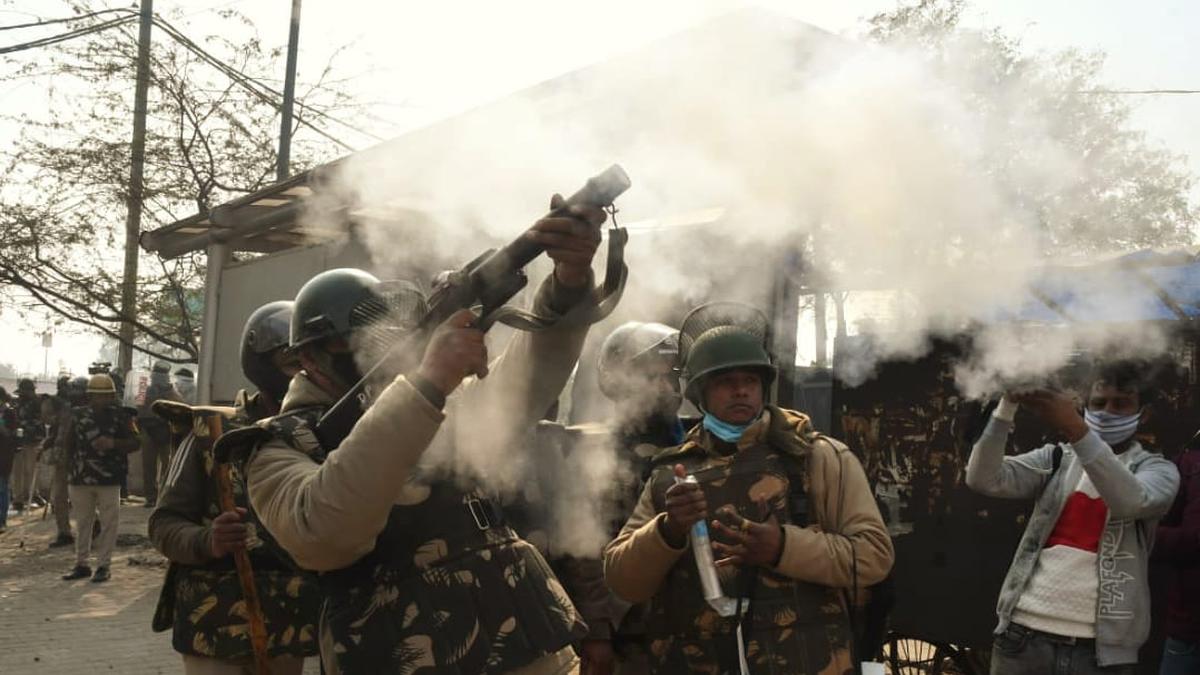 Clashes break out at Singhu protest site, Delhi police use tear gas, lathis