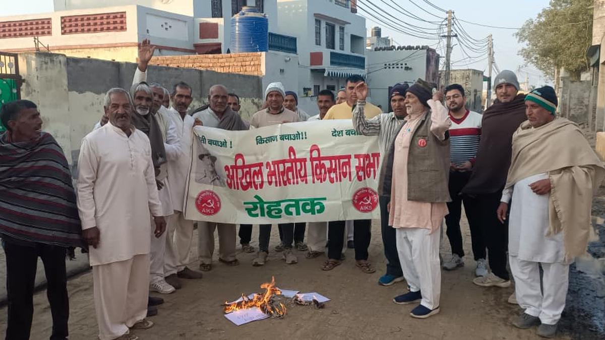 Farmers’ organisations in Haryana burn copies of twin Bills