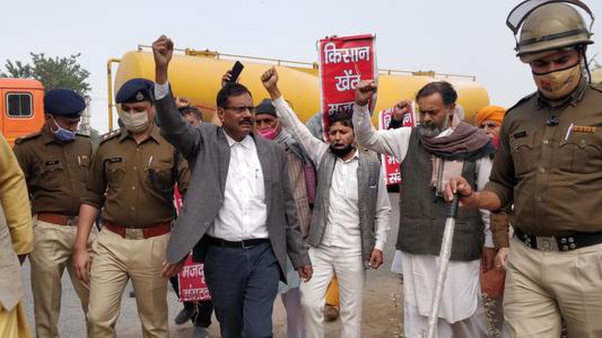 Dilli Chalo | Yogendra Yadav taken into preventive custody