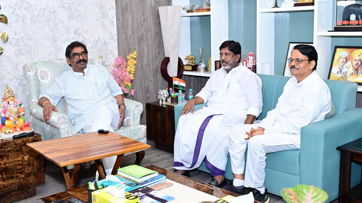 Congress holds talks with Hemant Soren on fielding party nominee from one of 2 Rajya Sabha seats going to polls in Jharkhand