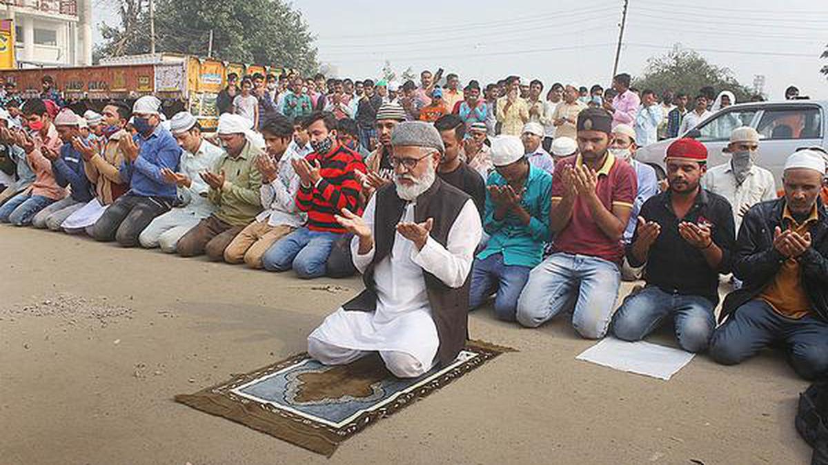 Deadline for namaz in open over: Hindu groups