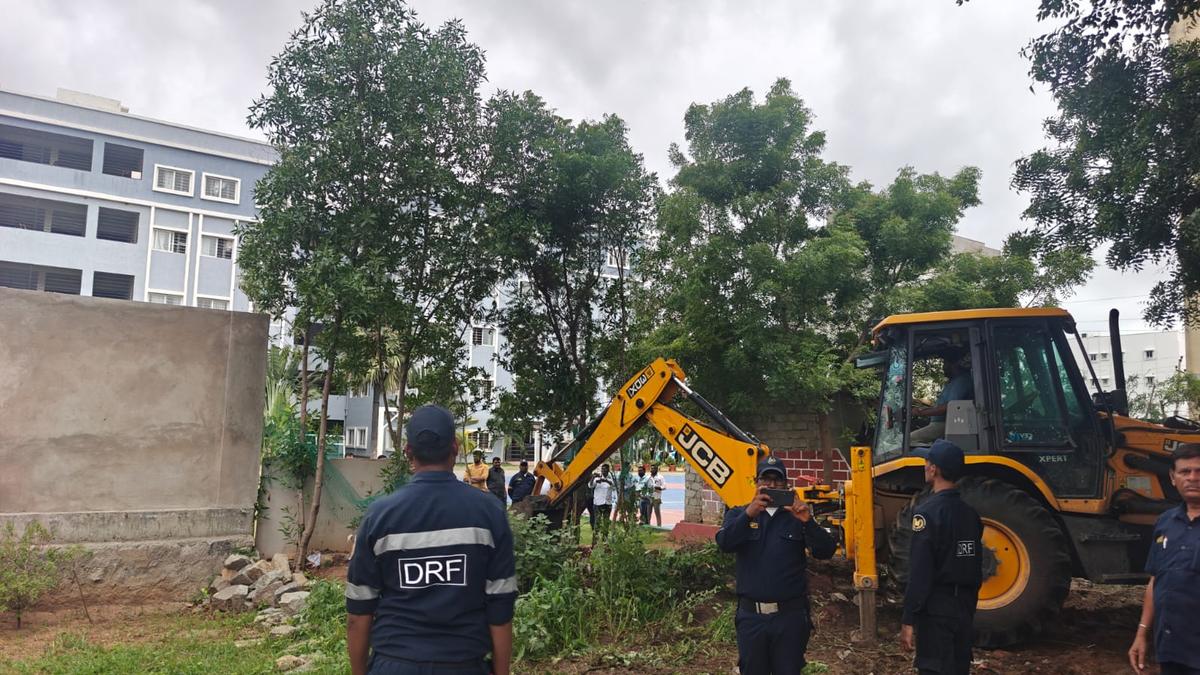 HYDRAA clears encroachment in Hyderguda layout open space