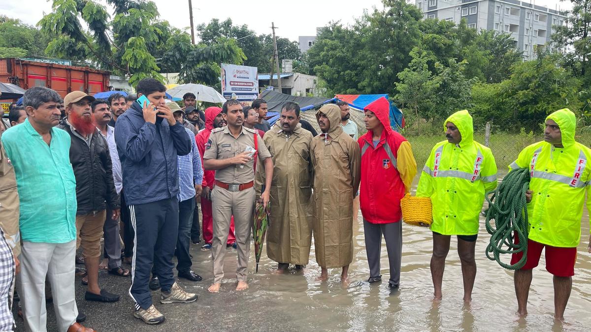 Extremely heavy rain lashes four Telangana dists on Wednesday; very heavy rain continues in Kamareddy and Nizamabad