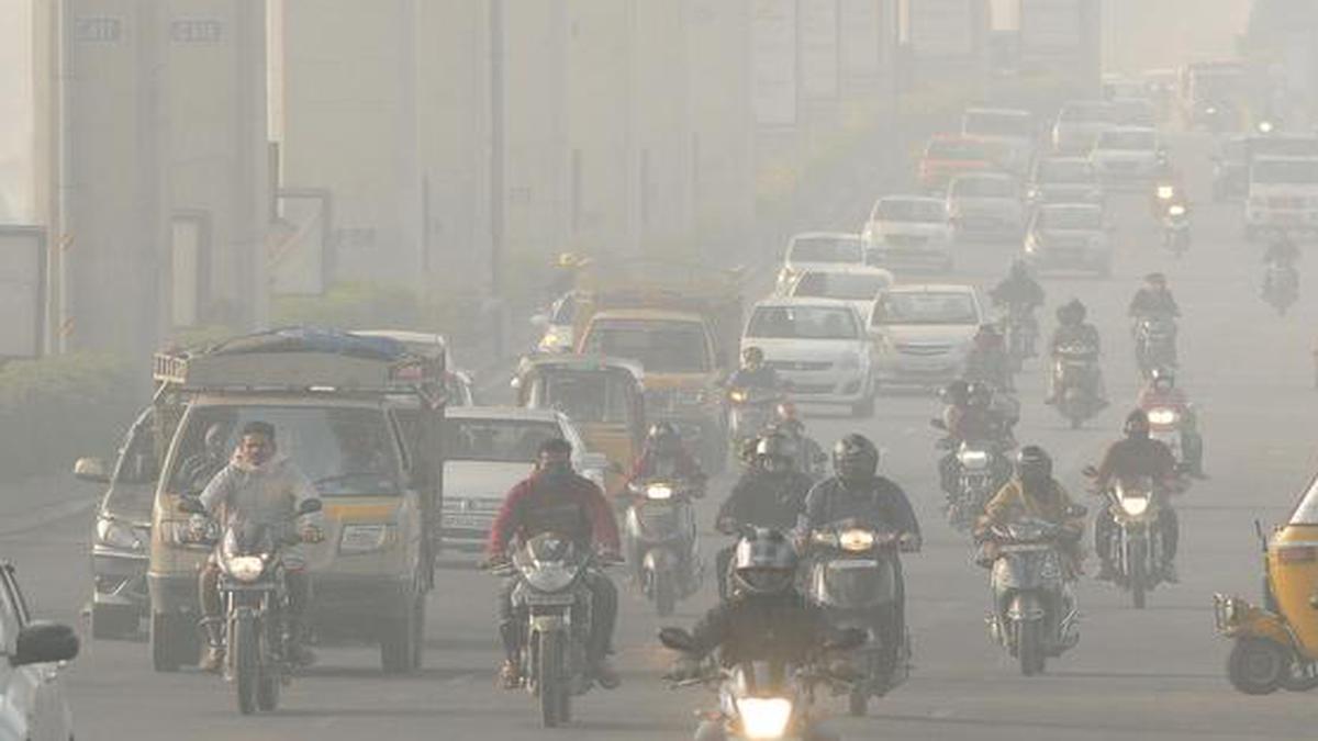 Hyderabadis are enjoying foggy mornings - The Hindu