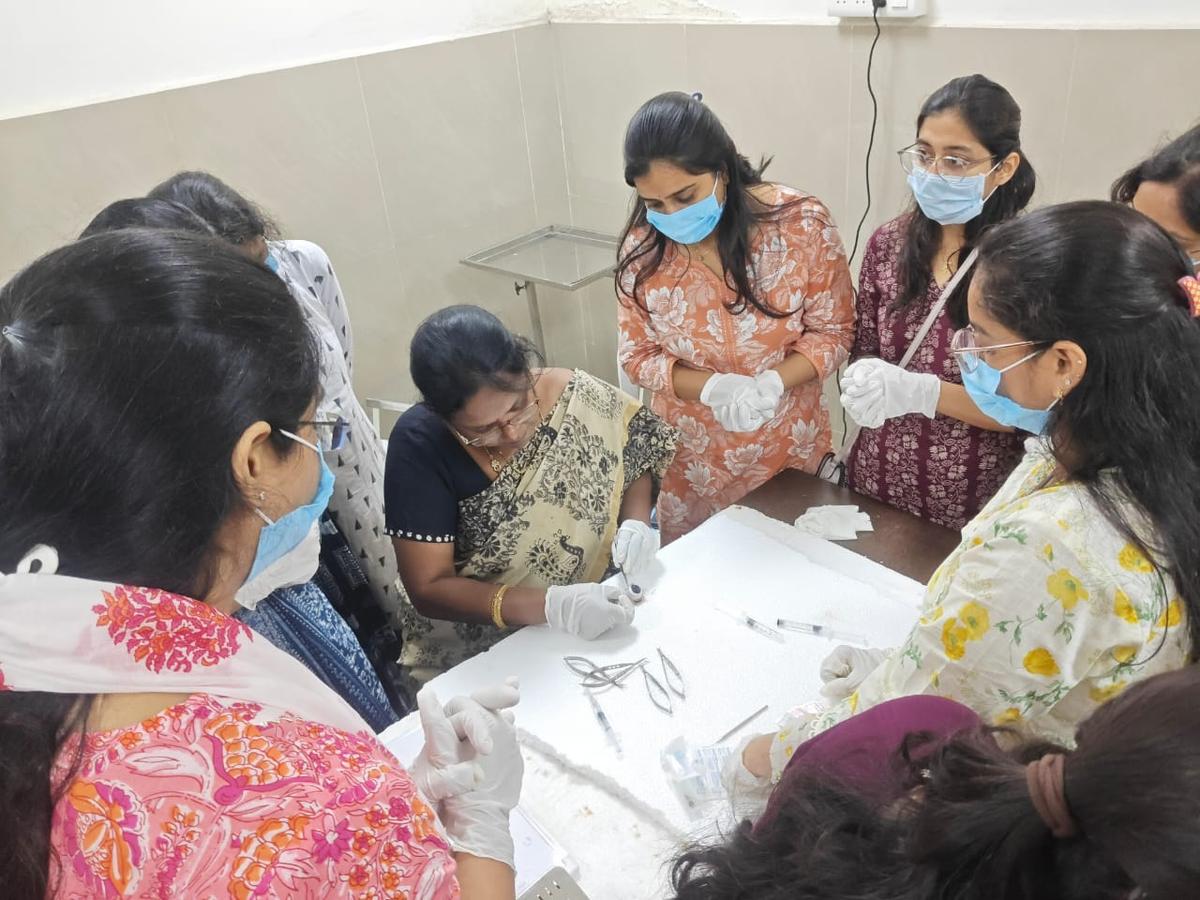 Training in harvesting corneas Training in harvesting corneas
