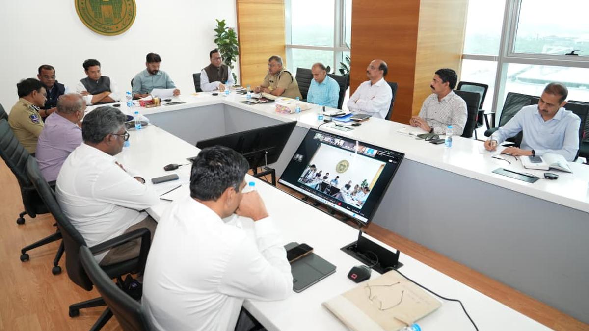 Telangana Rain for 3 days | Declare holidays to educational institutions based on situation; take steps for IT employees to WFH: CM