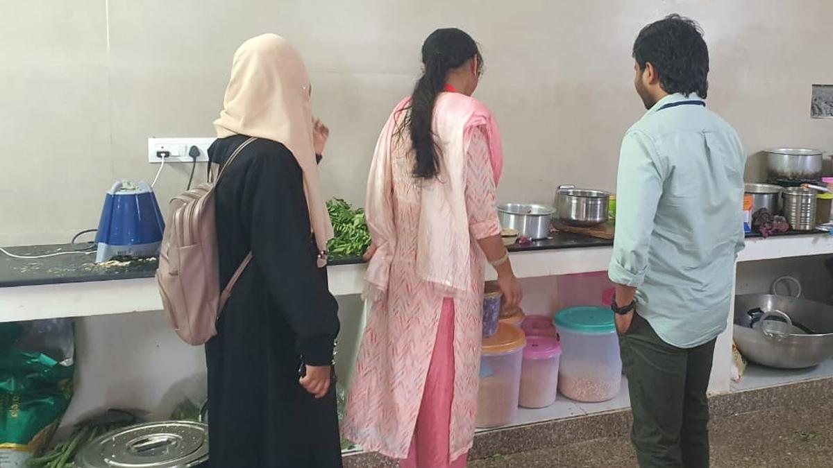 Unhygienic dosa pan, untidy kitchen observed at private hostels in Hyderabad’s Madhapur