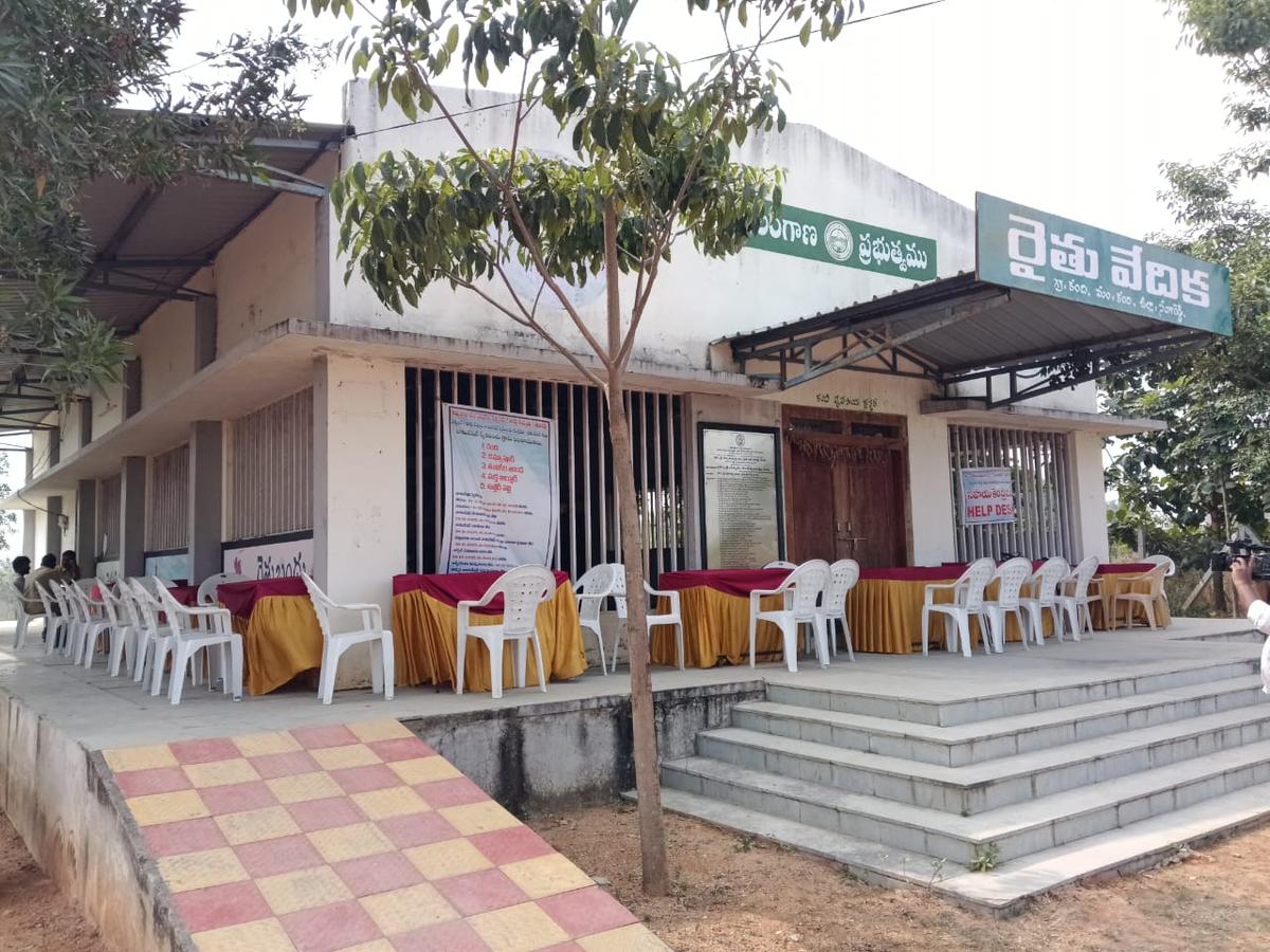 Um centro de recebimento de nomeações em Kandi, distrito de Sangareddy