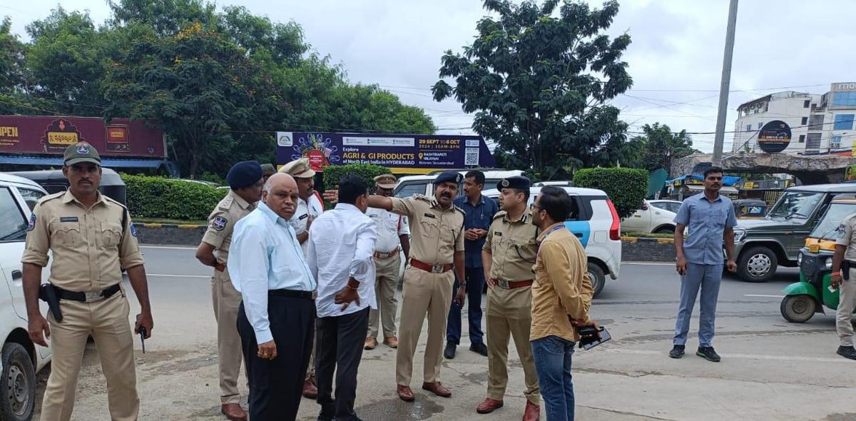 Cyberabad Commissioner Avinash Mohanty, along with Joint Commissioner (Traffic) D. Joel Davis, officials from Greater Hyderabad Municipal Corporation (GHMC), Telangana State Power Distribution Company Limited (TGSPDCL) and Town Planning officials conducted inspection of congestion-prone areas on Thursday (September 26, 2024).