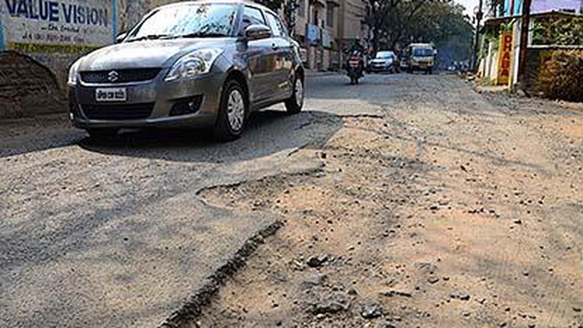 ghmc-engineers-study-road-maintenance-in-delhi-the-hindu