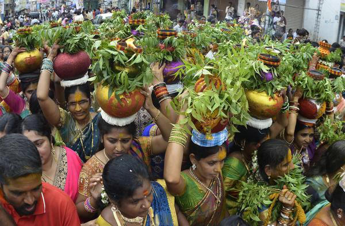 Fervour at Lal Darwaza Bonalu - The Hindu