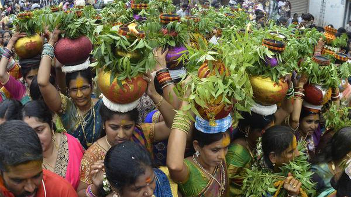 Fervour at Lal Darwaza Bonalu - The Hindu