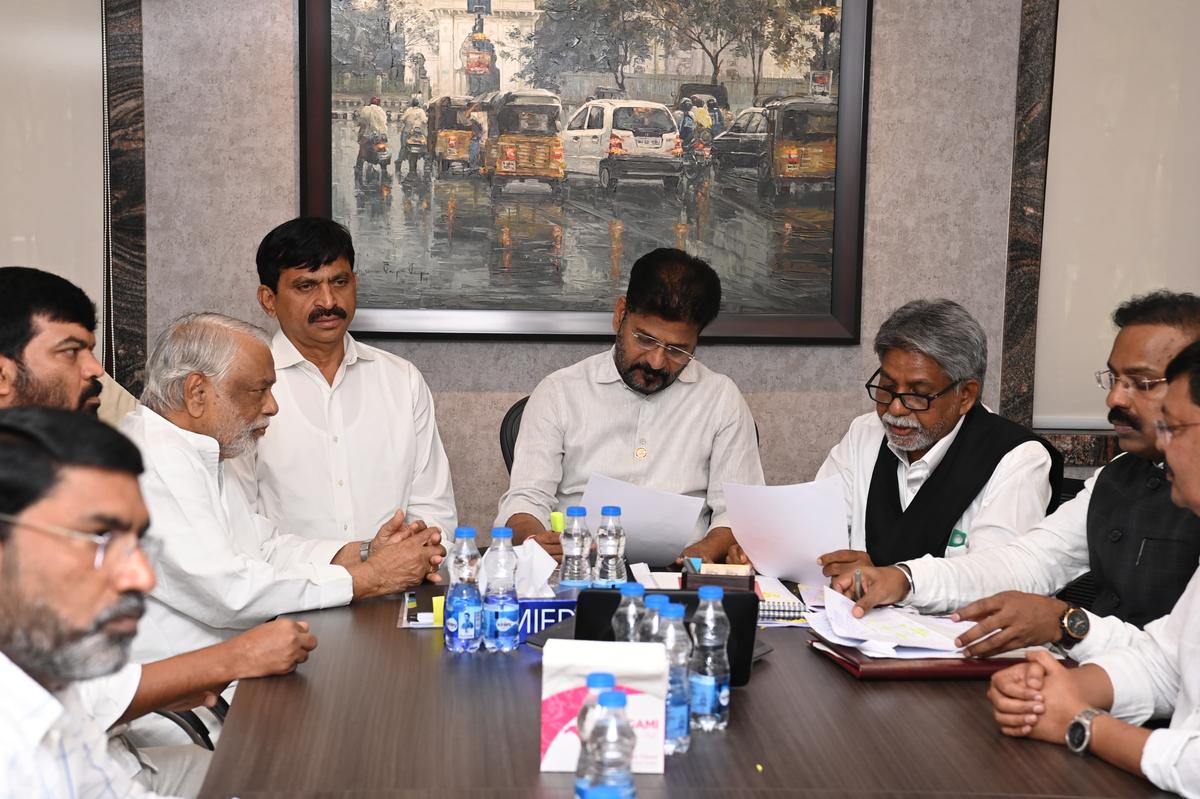 Madiga Reservation Porata Samithi (MRPS) founder Manda Krishna Madiga and other delegates of the Scheduled Castes (SC) communities with Telangana Chief Minister A. Revanth Reddy in Hyderabad on Tuesday (January 11, 2025).