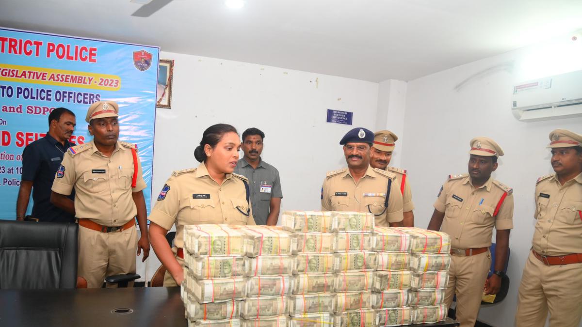 Nalgonda police seize Rs. 3.04 crore, after a chase