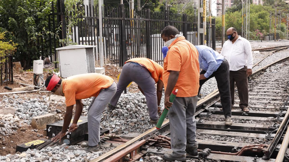 Railways to pay ₹500 as incentive to night patrolmen for any defect detected