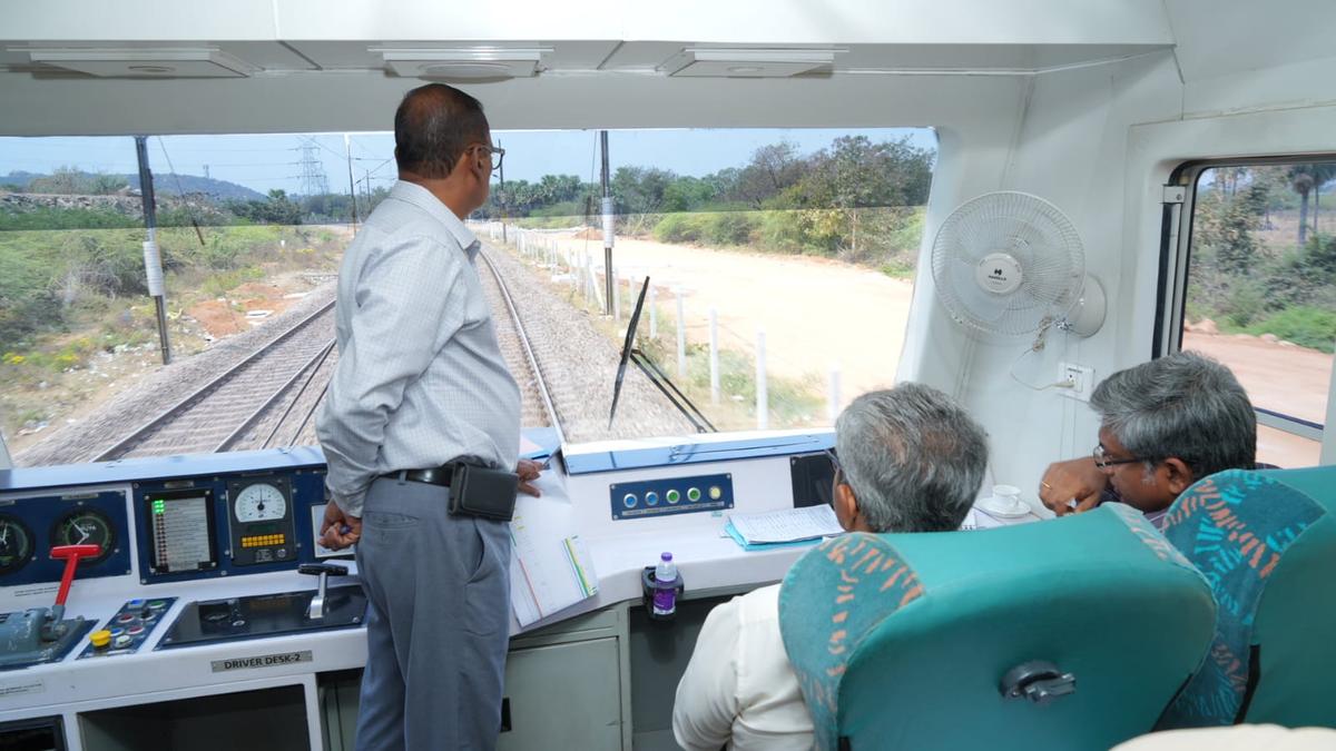 SCR GM inspects Sitaphalmandi–Lallaguda chord line work