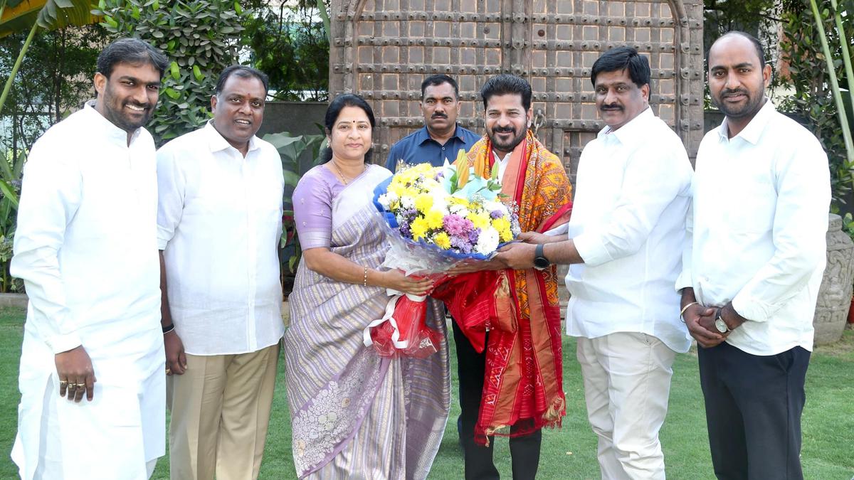 GHMC Deputy Mayor joins Congress