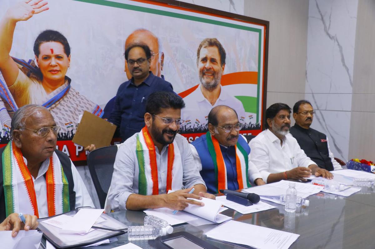 Chief Minister A. Revanth Reddy, Deputy CM Bhatti Vikramarka Mallu, AICC in-charge for Telangana Manikrao Thakare and others at the Telangana Congress's Political Affairs Committee meeting held in Hyderabad on December 18, 2023.