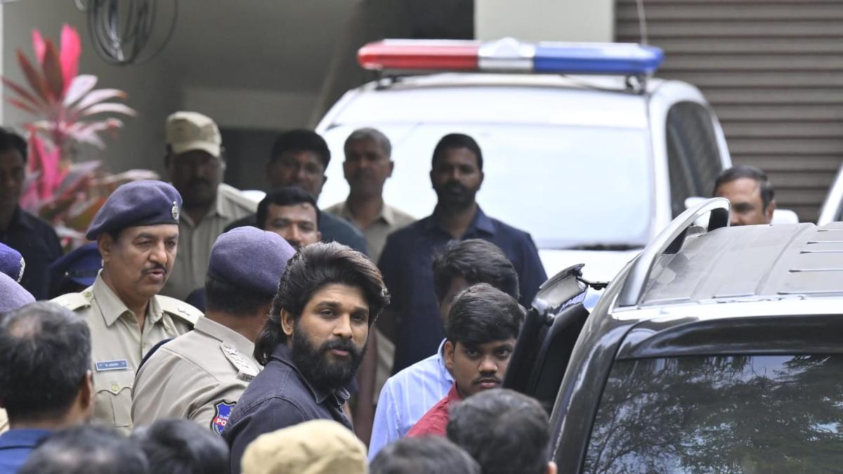 Actor Allu Arjun appears before Chikkadpally police for quizzing on stampede during Pushpa-2