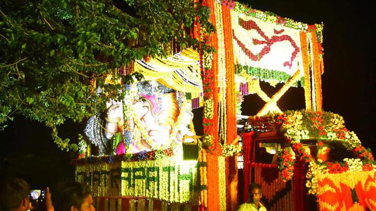 Ganesh immersion held peacefully in Medak - The Hindu