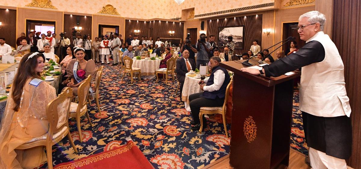 मिस वर्ल्ड 2025 ओपल सुचाता चुआंगस्री और तेलंगाना गवर्नर जिशनू देव वर्मा, मुख्यमंत्री ए। रेवंत रेड्डी और राज भवन में अन्य मंत्रियों के साथ तेलंगाना फॉर्मेशन डे पर महाद्वीपीय विजेता और महाद्वीपीय विजेता। मिस वर्ल्ड 2025 ओपल सुचाता चुआंगस्री और तेलंगाना गवर्नर जिशनू देव वर्मा, मुख्यमंत्री ए। रेवंत रेड्डी और राज भवन में अन्य मंत्रियों के साथ तेलंगाना फॉर्मेशन डे पर महाद्वीपीय विजेता और महाद्वीपीय विजेता।