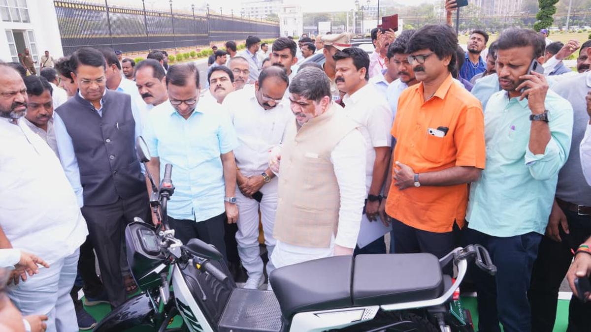 Telangana govt employees to get 10-20% discount from companies on EV purchase: Transport Minister