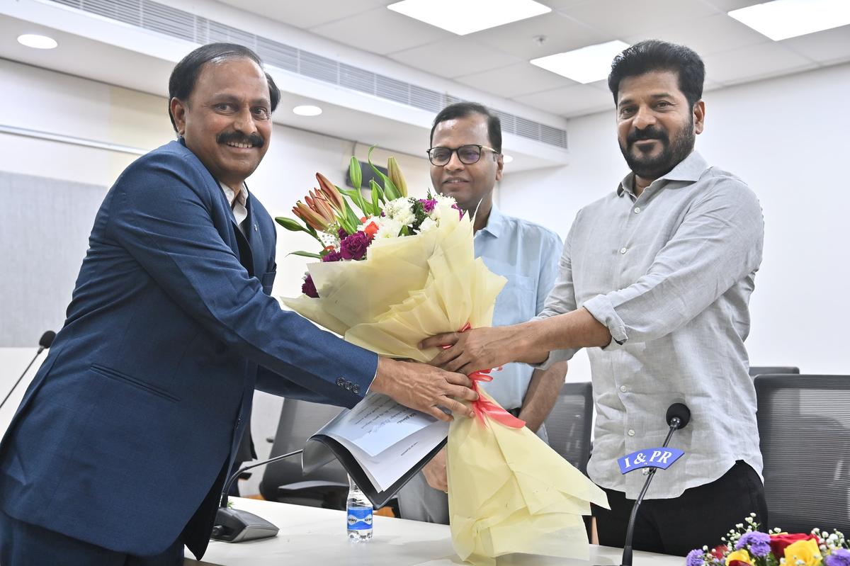 State Information Commissioner P.V. Srinivasa Rao with Telangana Chief Minister A. Revanth Reddy State Information Commissioner P.V. Srinivasa Rao with Telangana Chief Minister A. Revanth Reddy