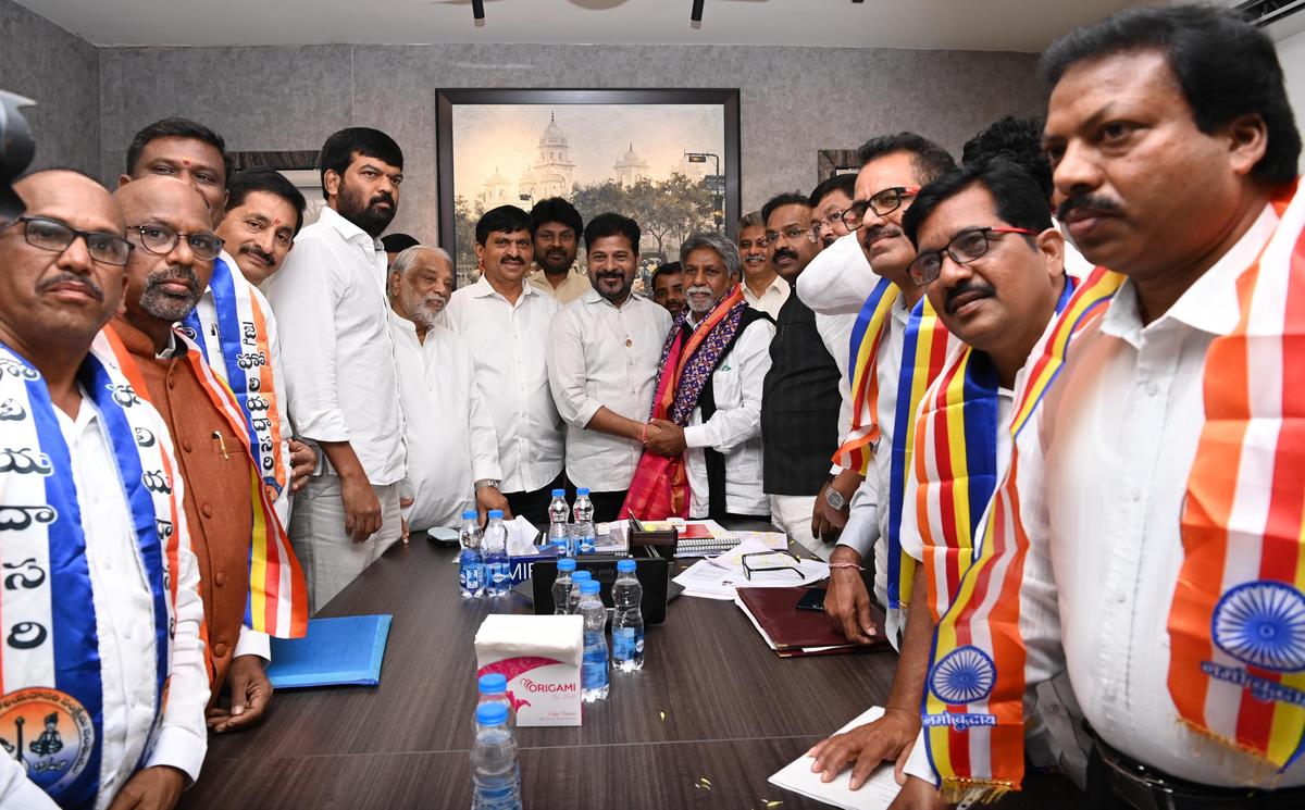 Madiga Reservation Porata Samithi (MRPS) founder Manda Krishna Madiga and other delegates of the Scheduled Castes (SC) communities with Telangana Chief Minister A. Revanth Reddy in Hyderabad on Tuesday (January 11, 2025).