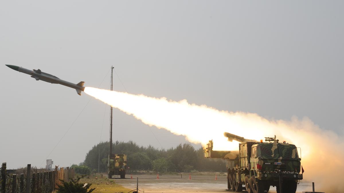 https://th-i.thgim.com/public/news/cities/Hyderabad/nehtu9/article69586525.ece/alternates/LANDSCAPE_1200/AKASH%20LAUNCH%20BY%20INDIAN%20ARMY.JPG
