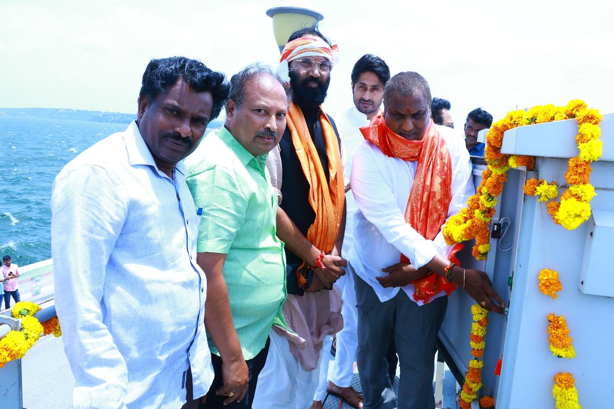Irrigation and Civil Supplies Minister N. Uttam Kumar Reddy, In-charge Minister for combined Nalgonda district Adluri Laxman Kumar, local (Nagarjunasagar) MLA K. Jayaveer Reddy and others were present on the occasion of release from water from Nagarjunasagar Project gates on Tuesday (July 29, 2025). Irrigation and Civil Supplies Minister N. Uttam Kumar Reddy, In-charge Minister for combined Nalgonda district Adluri Laxman Kumar, local (Nagarjunasagar) MLA K. Jayaveer Reddy and others were present on the occasion of release from water from Nagarjunasagar Project gates on Tuesday (July 29, 2025).