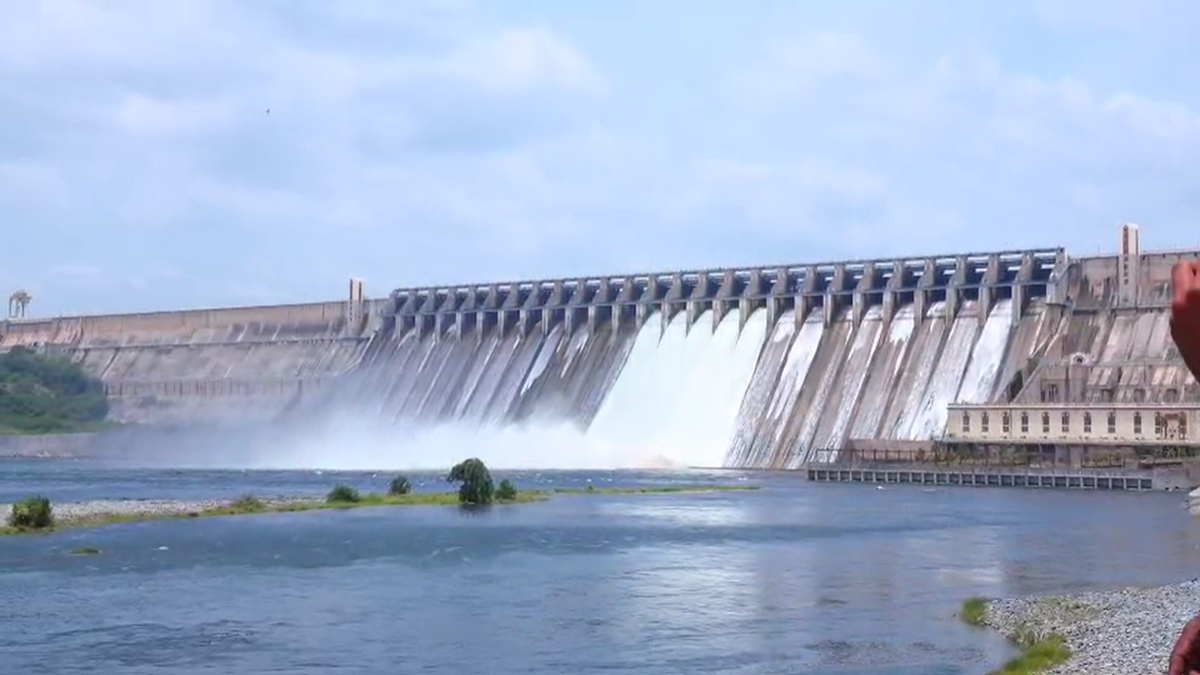 Telangana | Crest gates lifted to release flood water from Nagarjunasagar