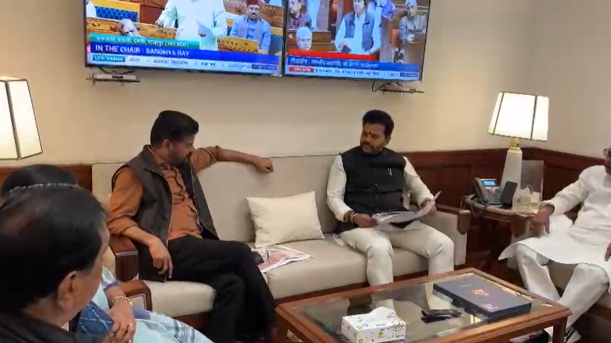 CM makes strong pitch for accelerating works at new airports in Telangana