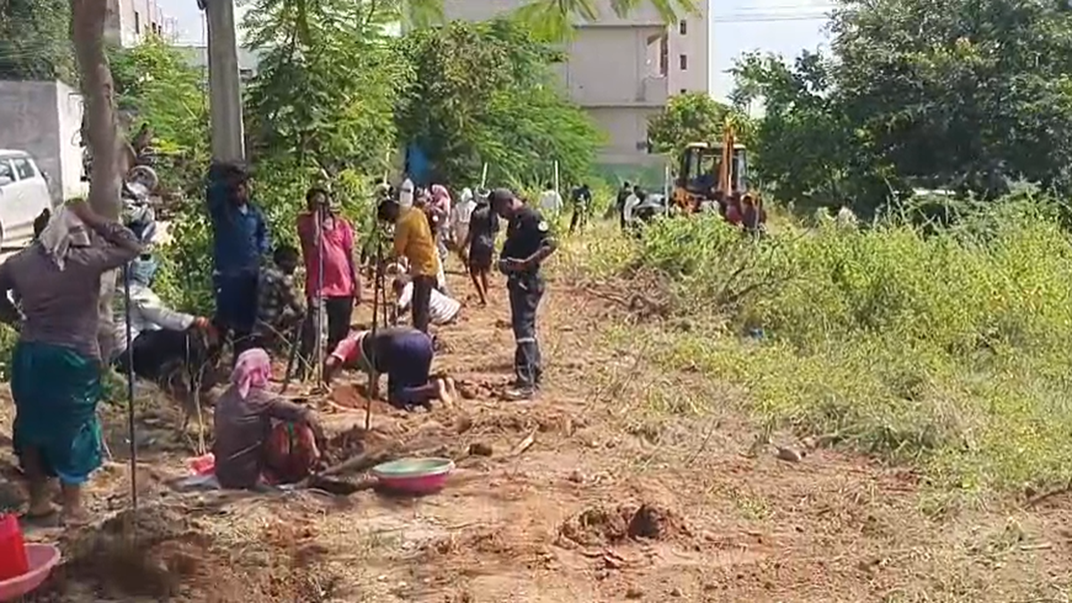 HYDRAA removes encroachments from 4,000 square yards park in Pocharam Municipality