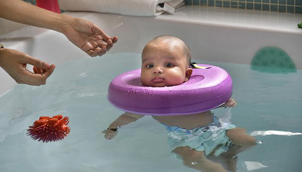 Baby bath head store float